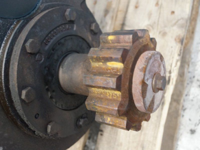 Case Axial 9010