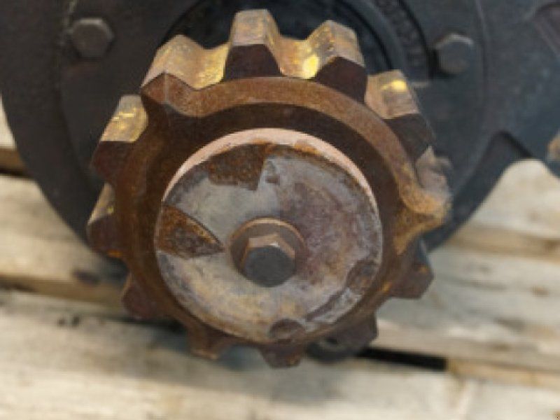 Case Axial 9010