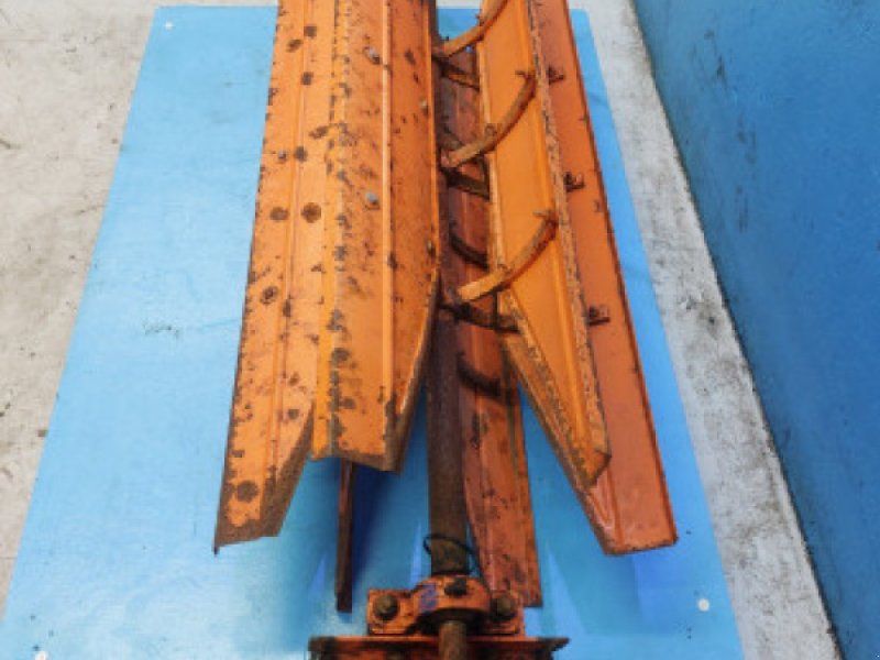 D1200