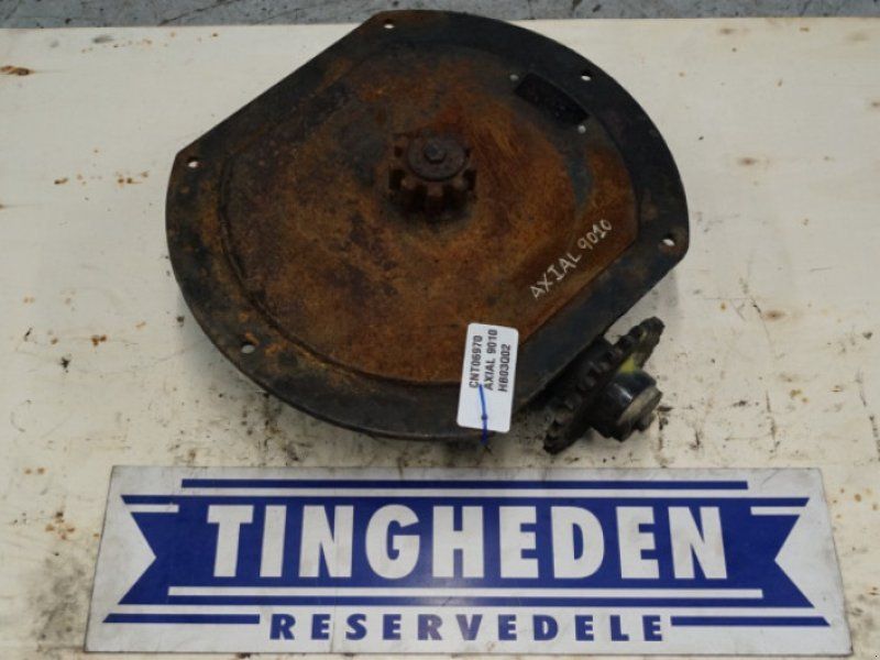 Case Axial 9010