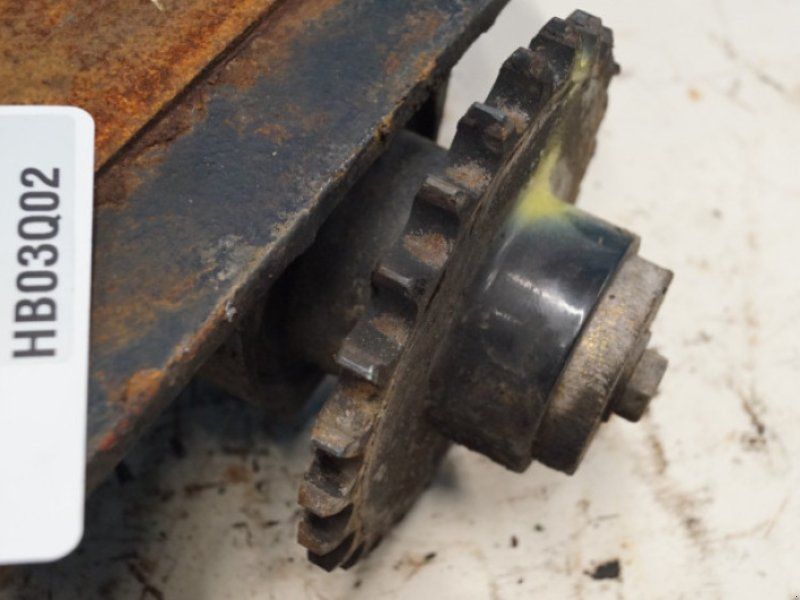 Case Axial 9010