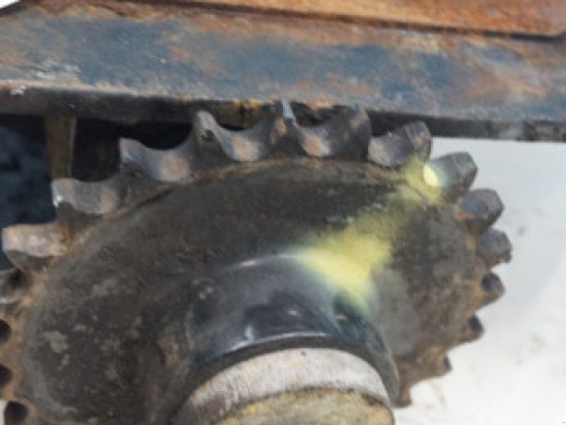 Case Axial 9010