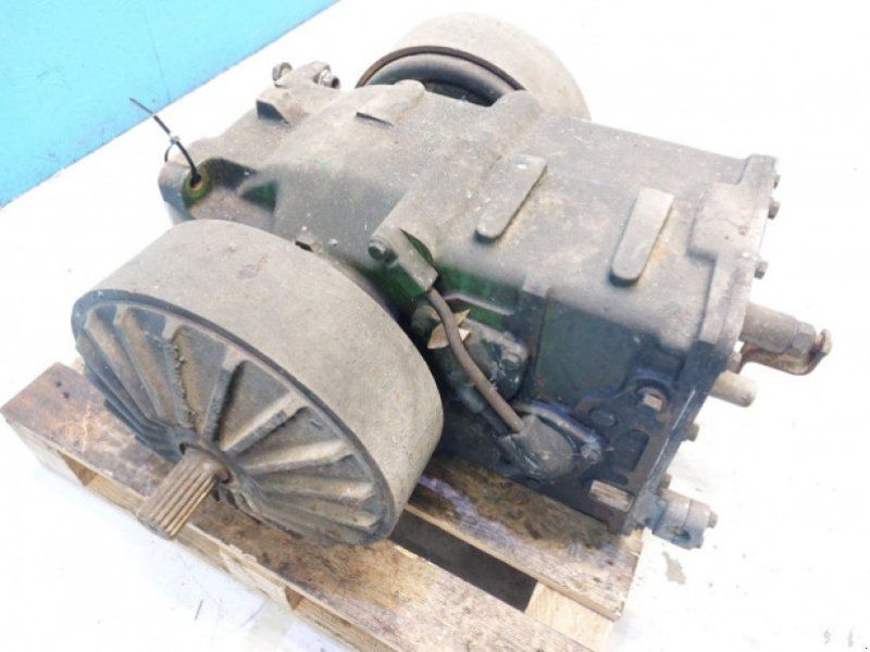 John Deere 2254