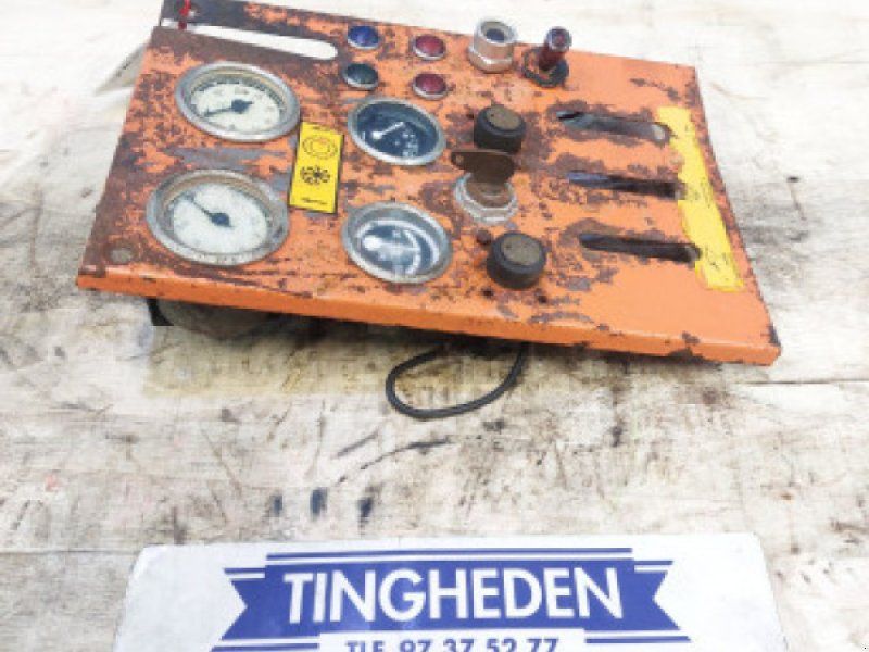 D1200