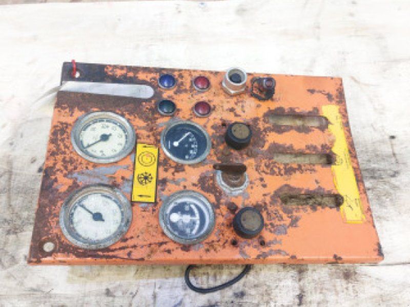 D1200