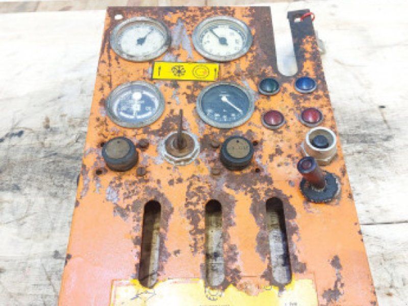 D1200