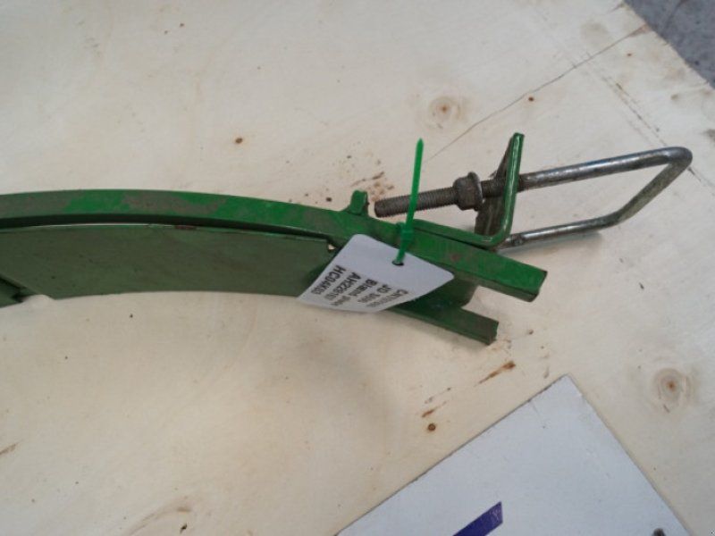 John Deere S690