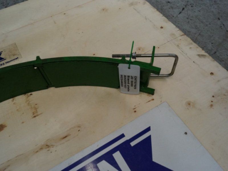 John Deere S690