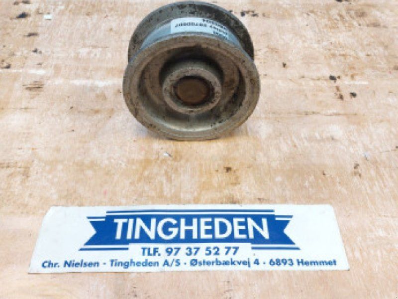 D900