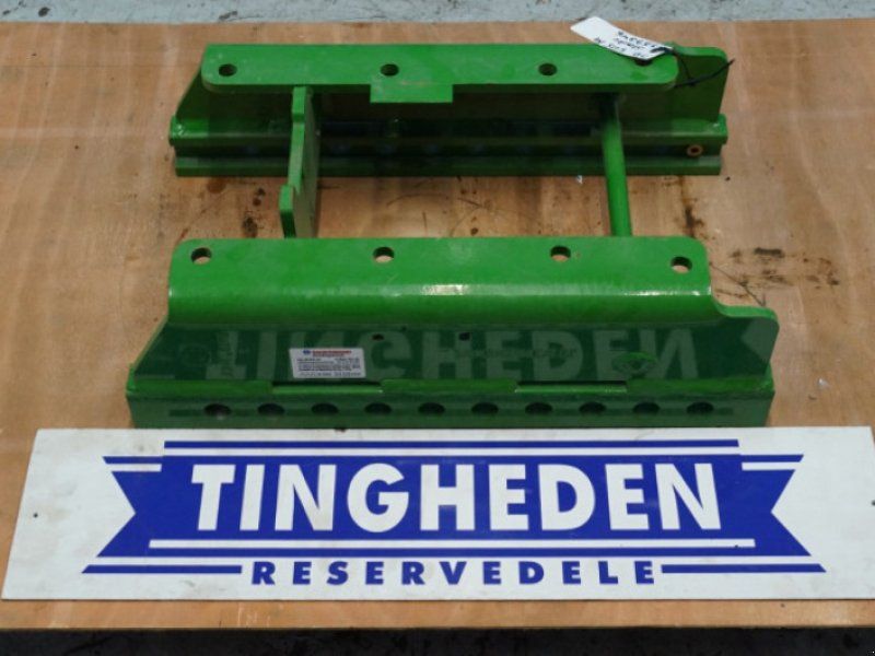 John Deere 5115M