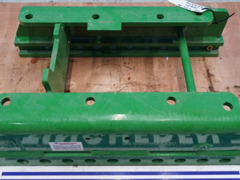 John Deere 5115M
