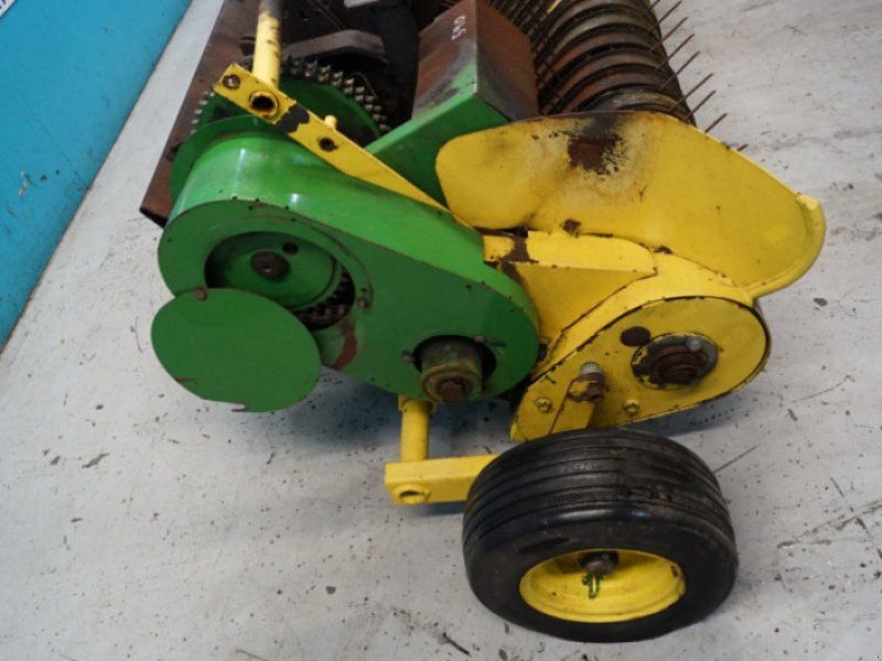 John Deere 590