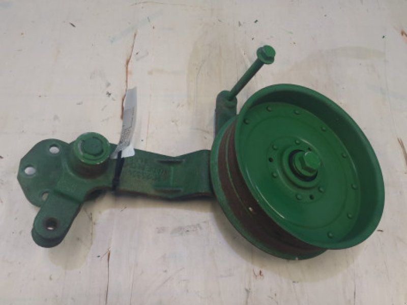 John Deere S670
