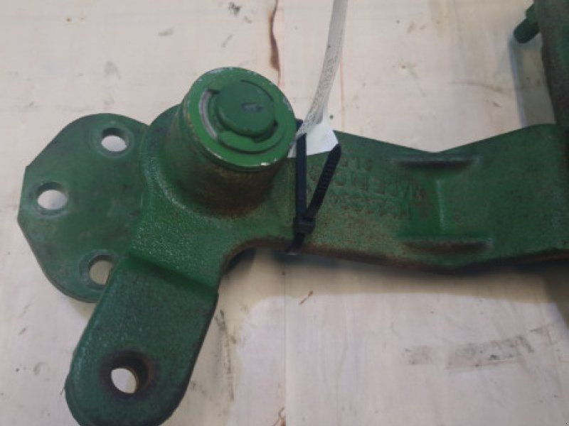 John Deere S670