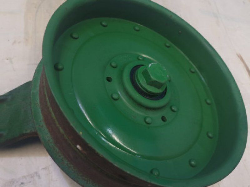 John Deere S670