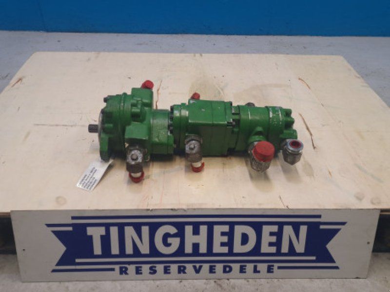 John Deere S670