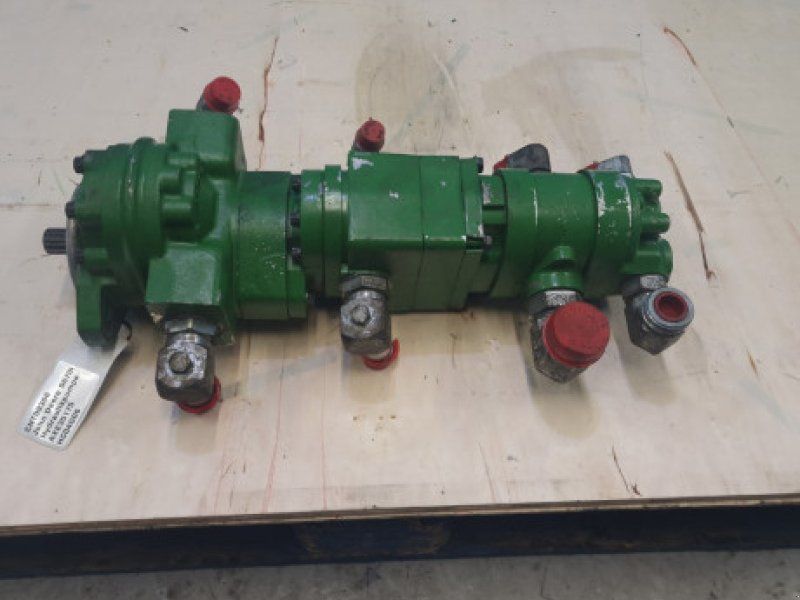 John Deere S670