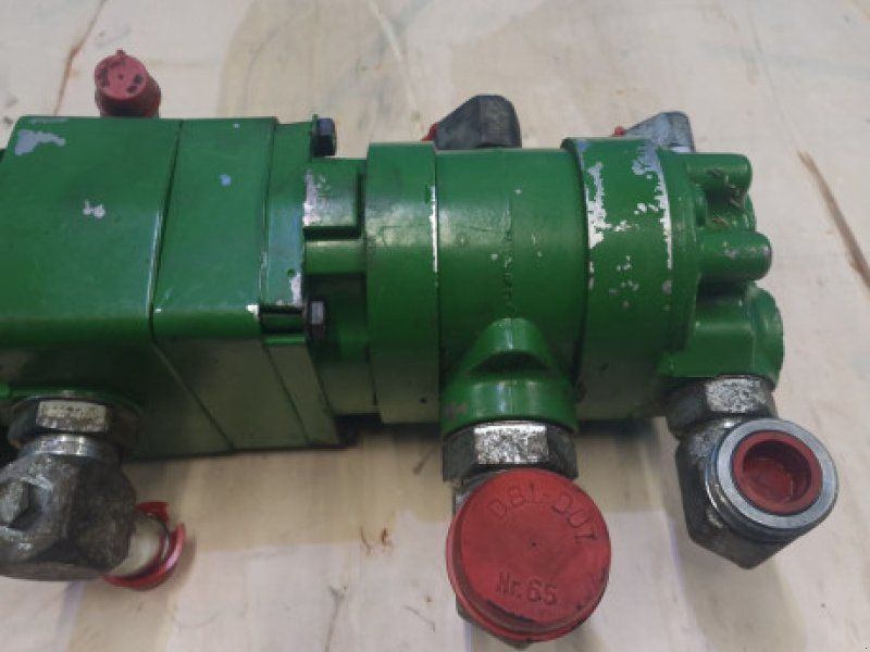 John Deere S670
