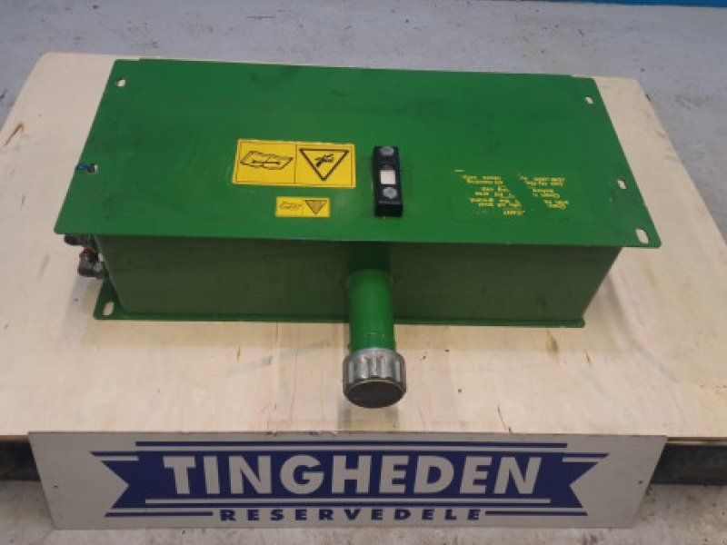 John Deere S670