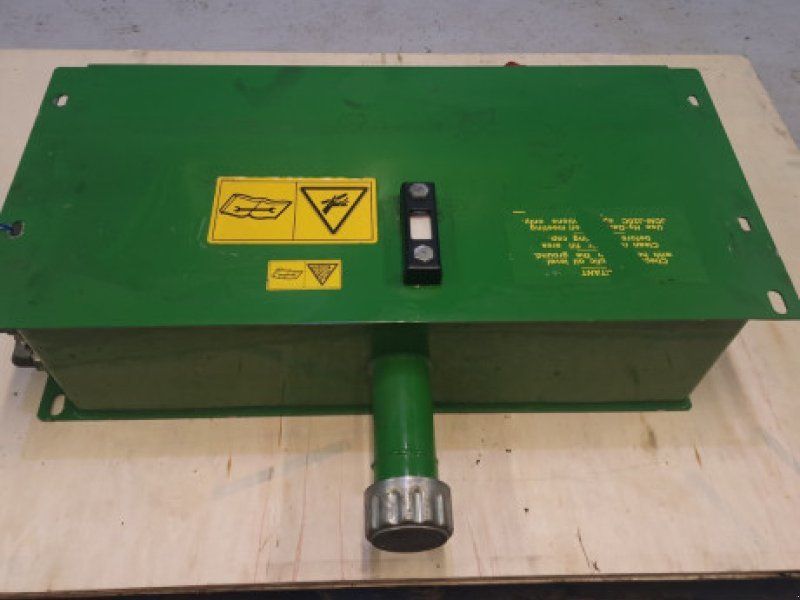 John Deere S670