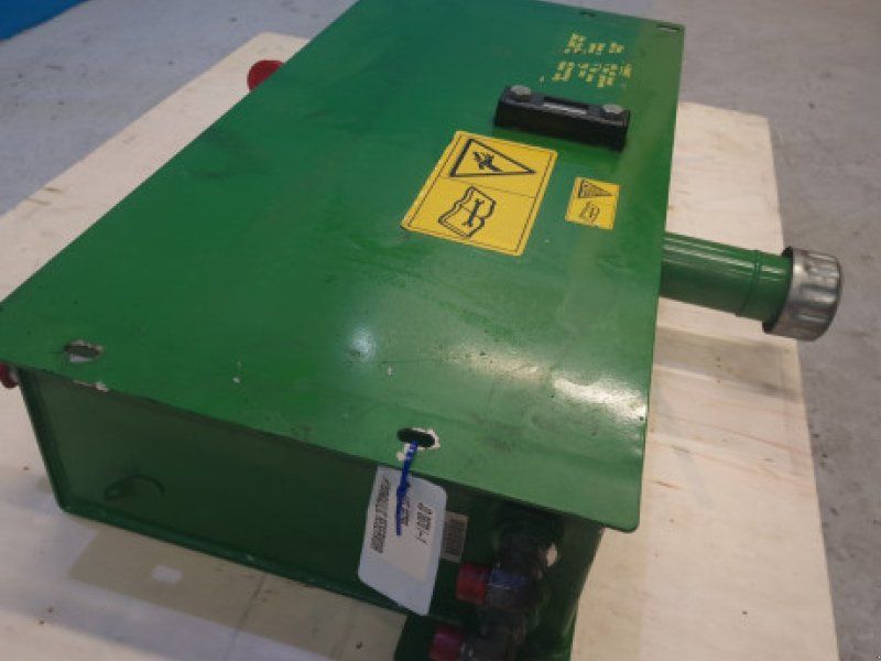 John Deere S670