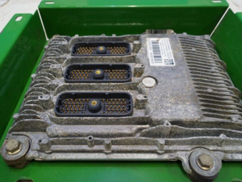 John Deere 670S