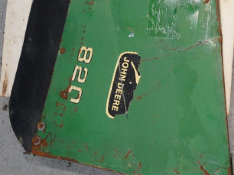 John Deere 820