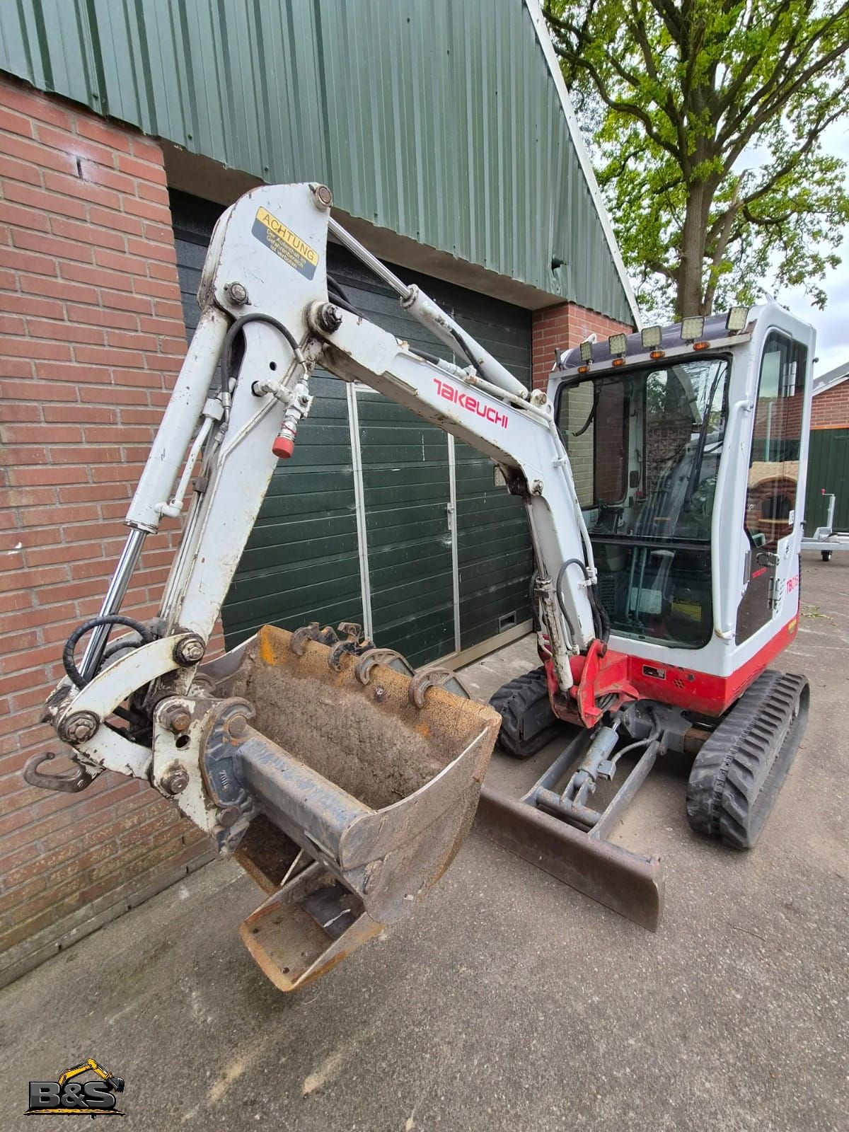 Takeuchi TB016
