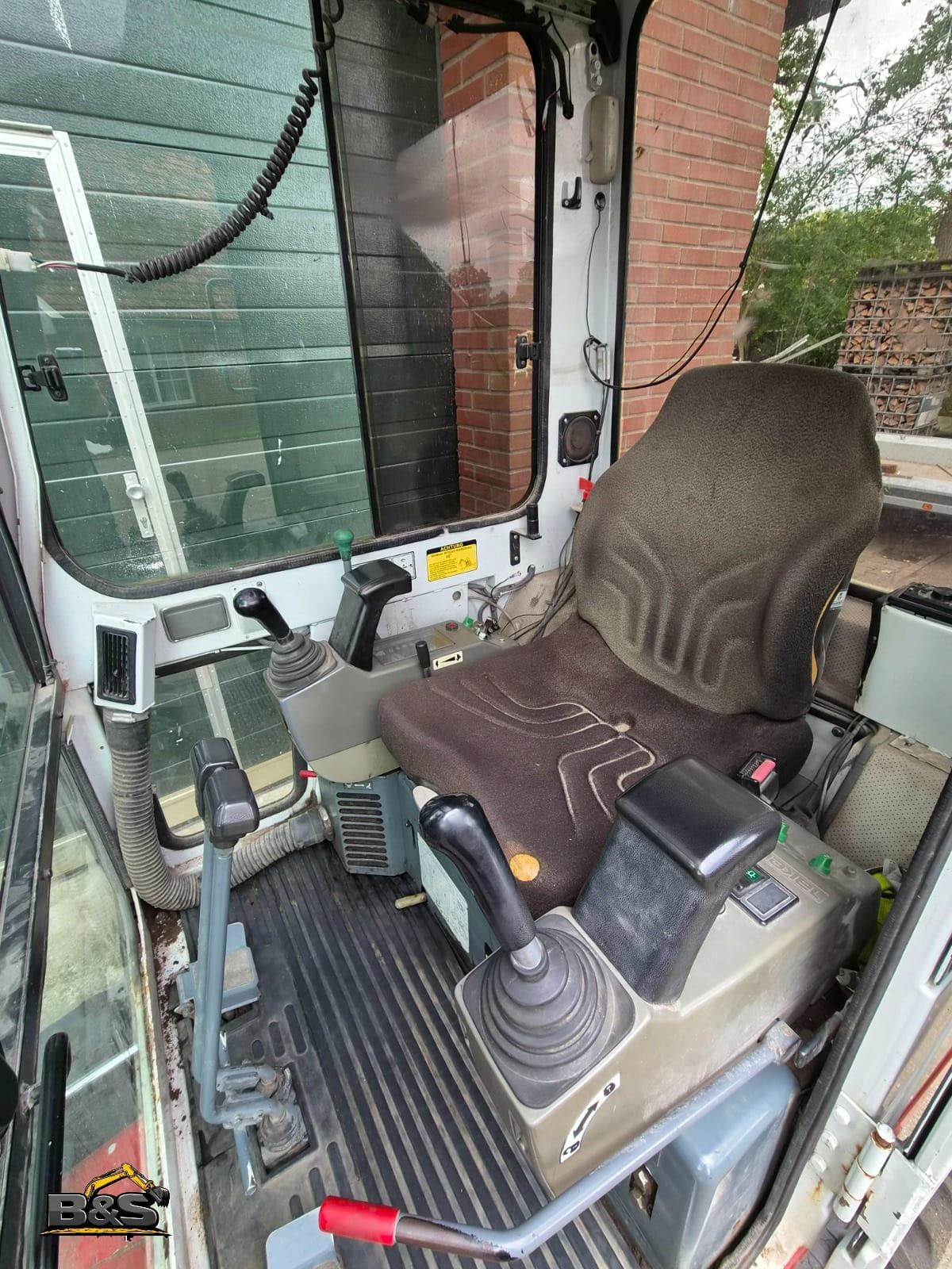 Takeuchi TB016