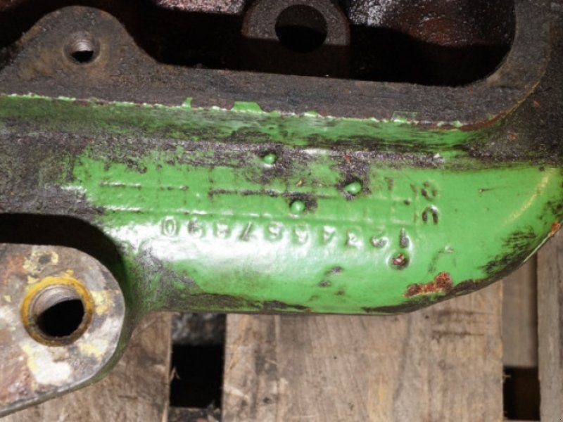 John Deere 4239