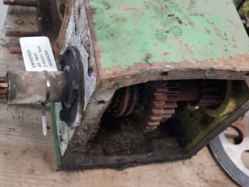 John Deere 1042
