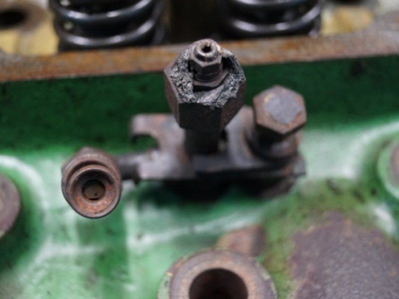 John Deere 4239