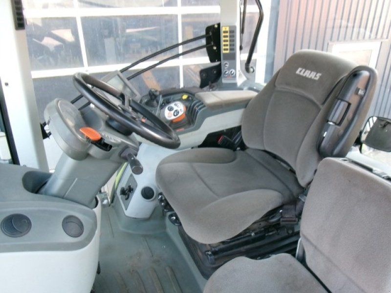 Claas AXION 800