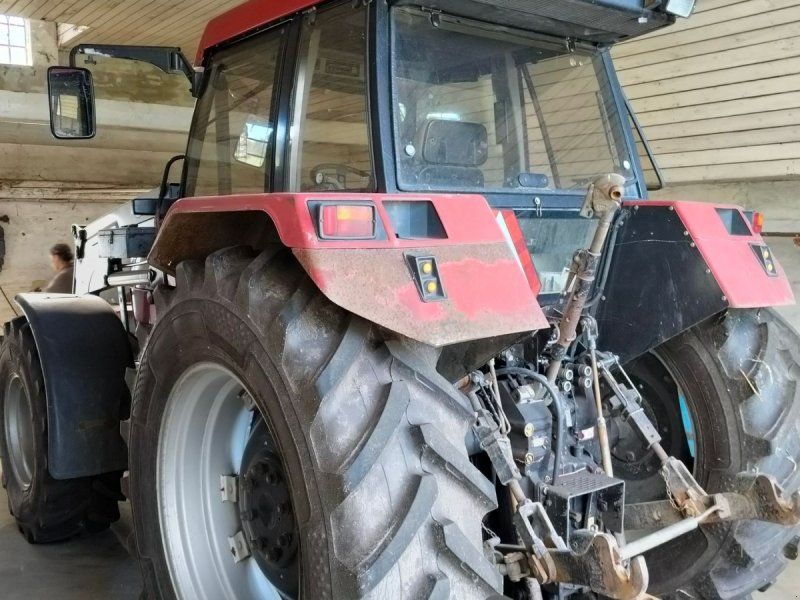 Case IH 5130 Maxxum Med frontlæsser, siloskovl, balletang & ballespyd