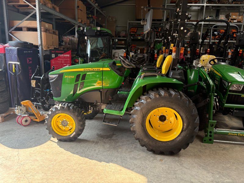 John Deere 3025 E
