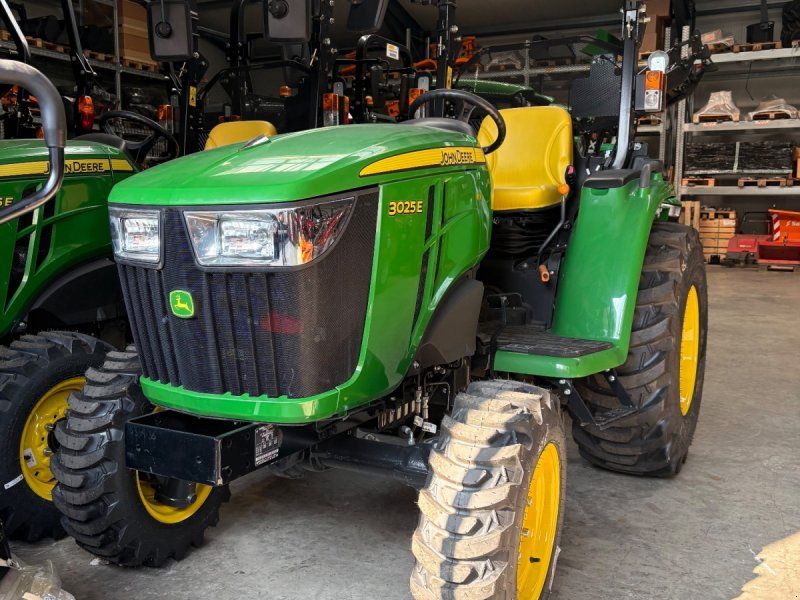 John Deere 3025 E