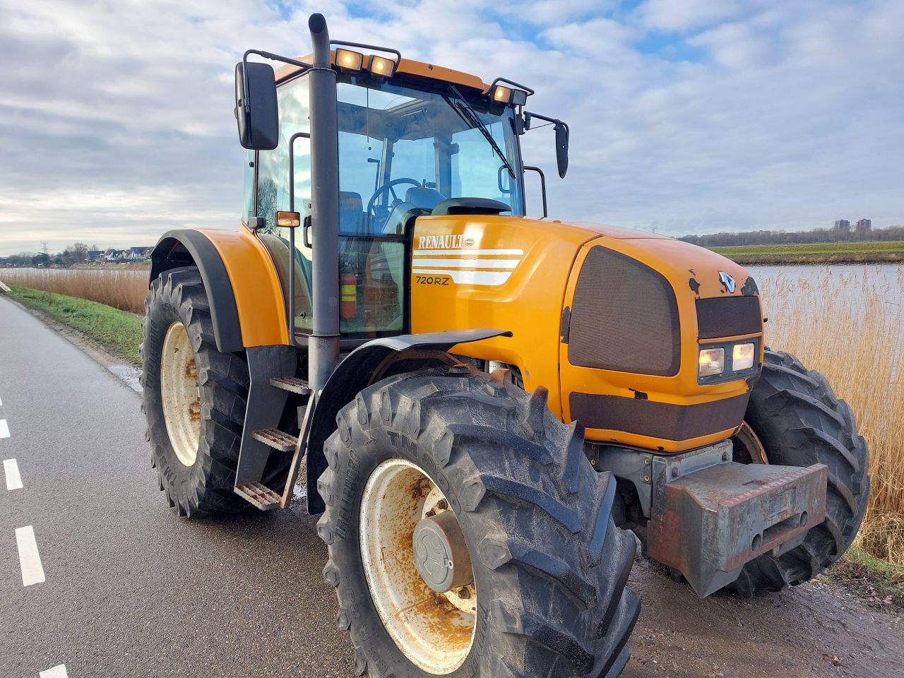 Renault Ares 720
