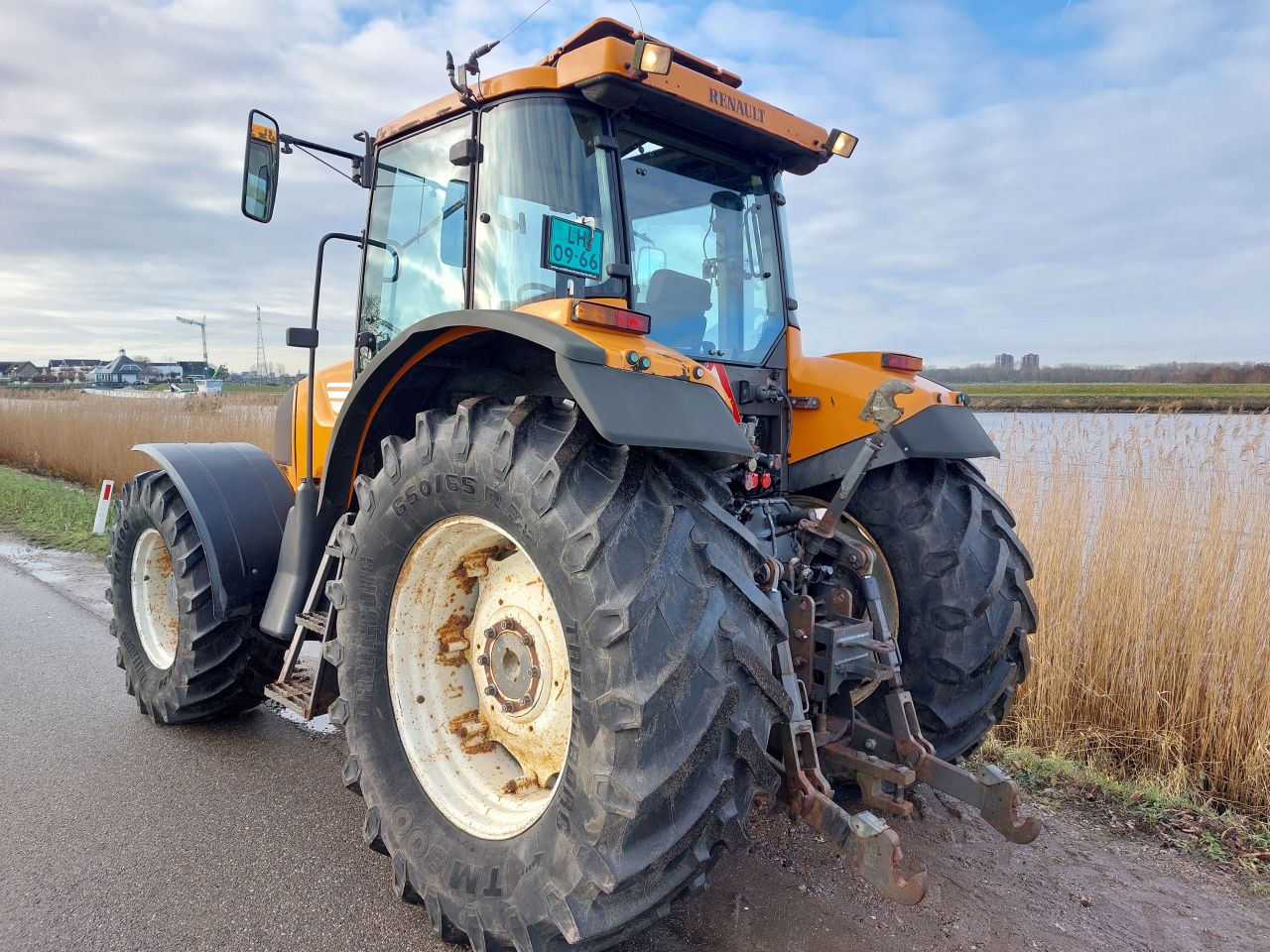 Renault Ares 720
