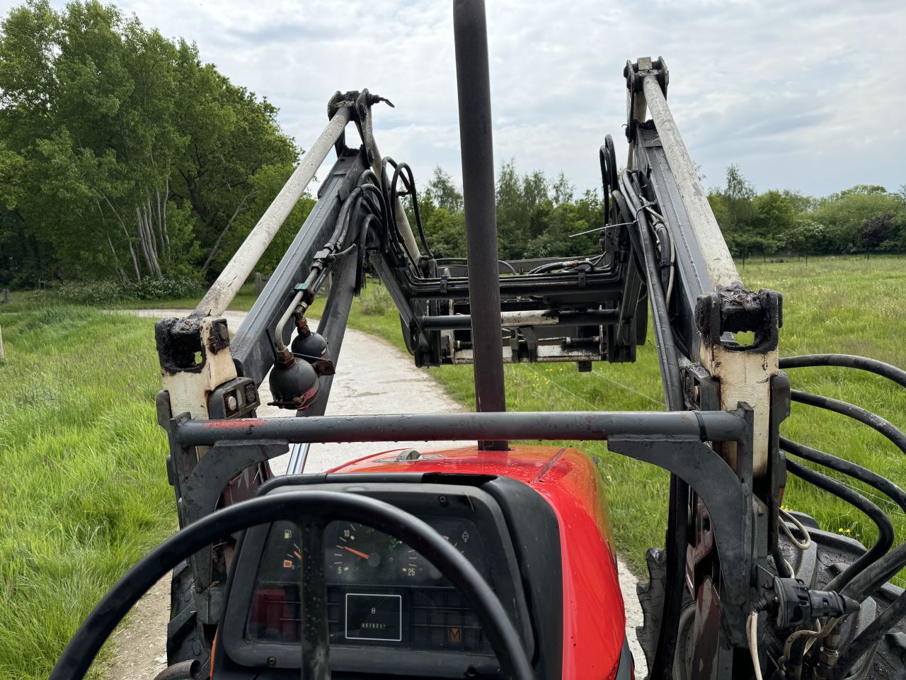 Massey Ferguson 4235