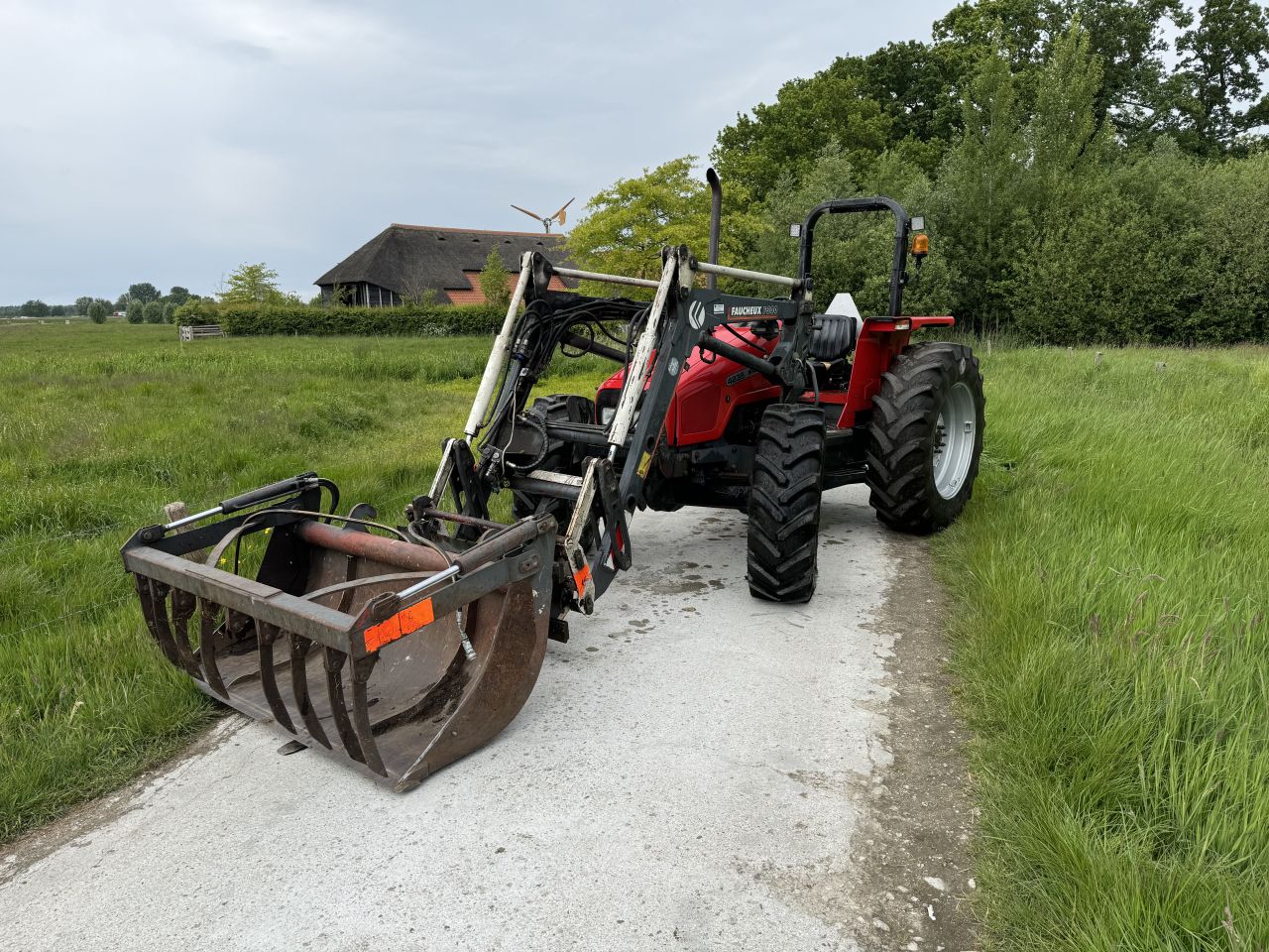 Massey Ferguson 4235
