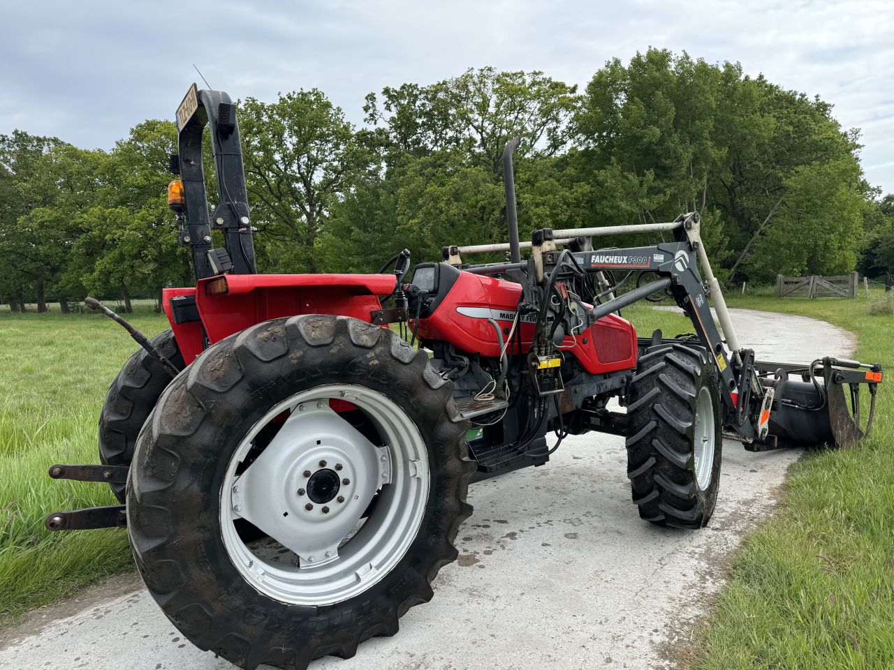 Massey Ferguson 4235
