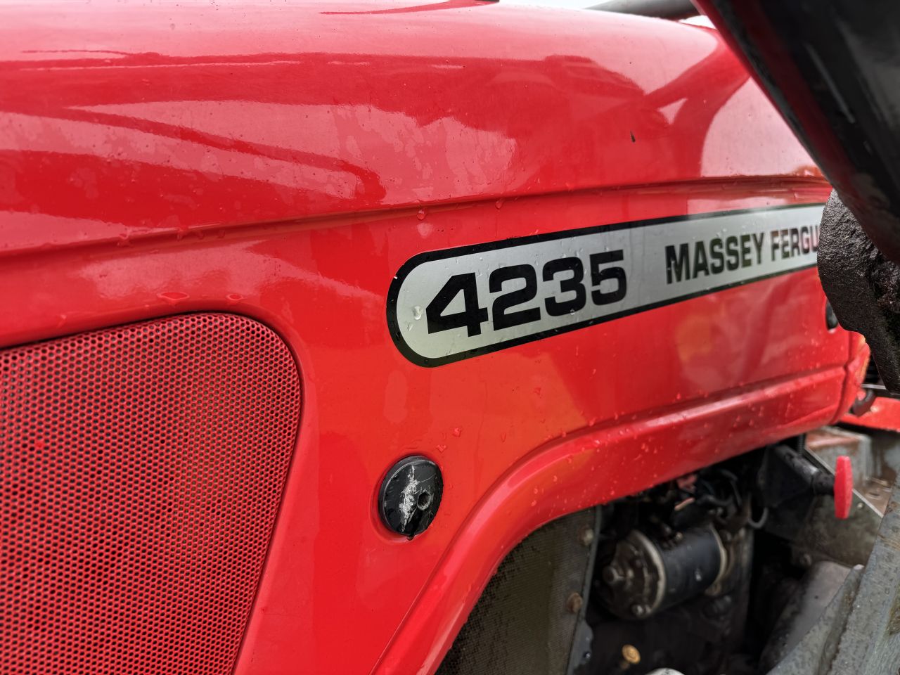 Massey Ferguson 4235