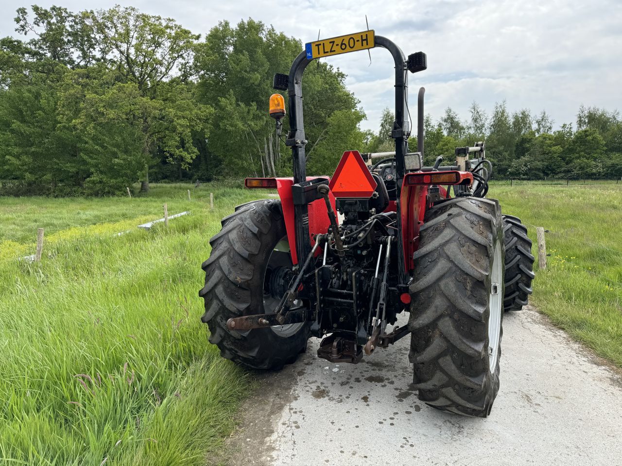 Massey Ferguson 4235