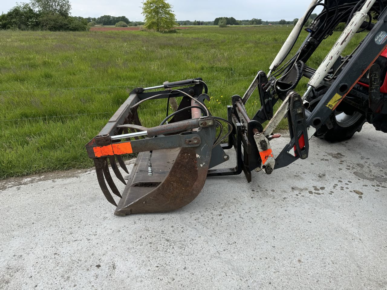 Massey Ferguson 4235