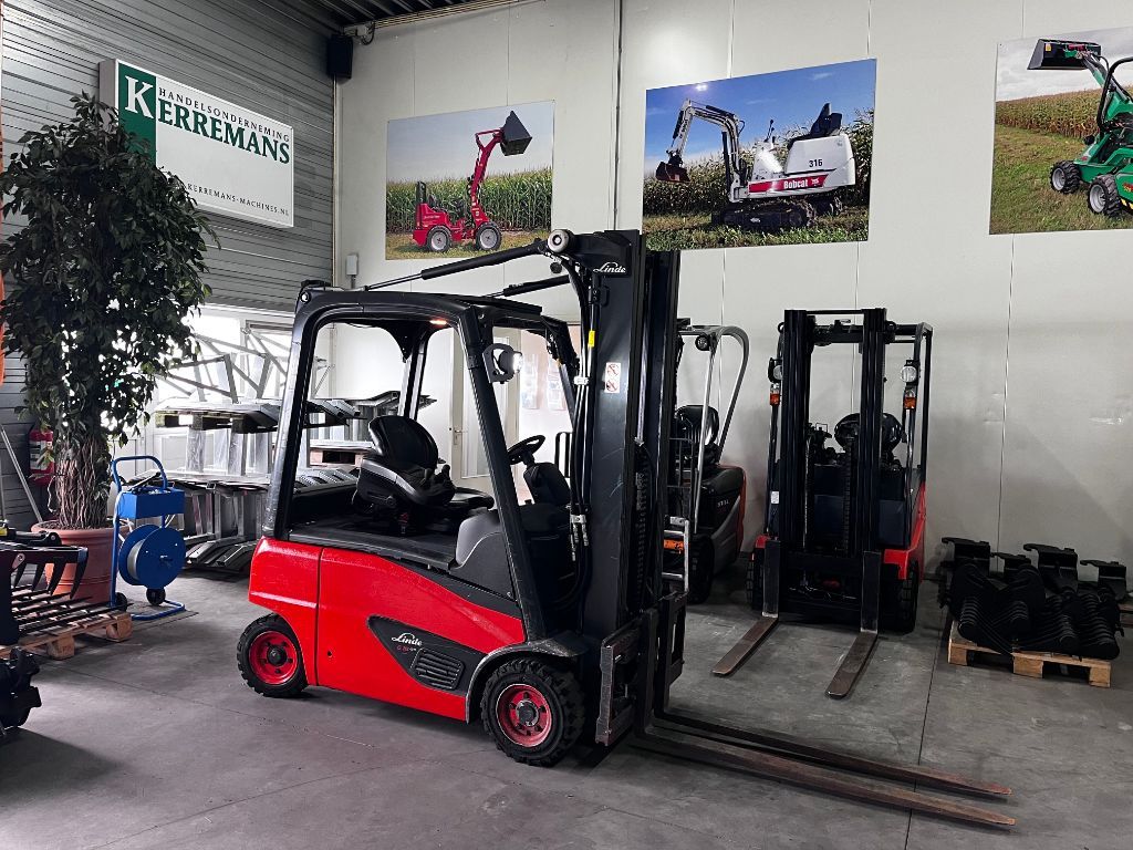 LINDE E16P-02 EVO Elekt heftruck, Triplomast, Accu van 2022.