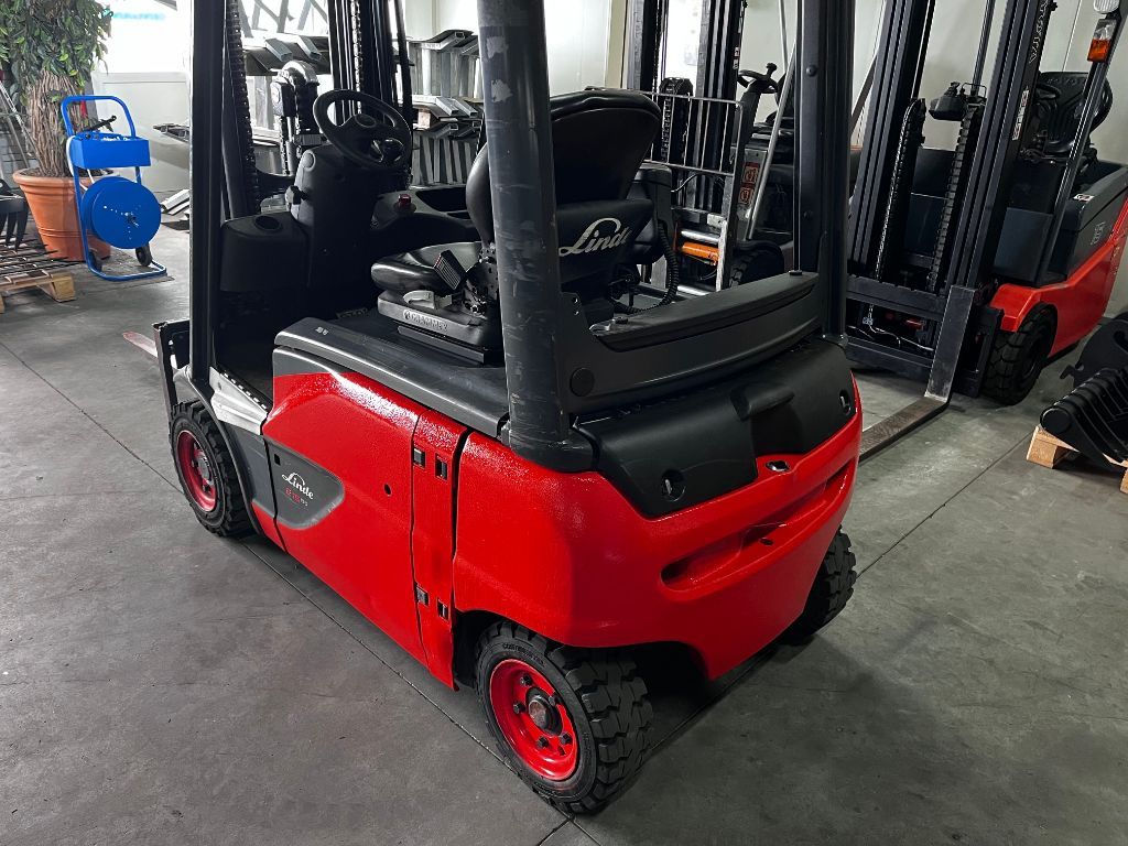LINDE E16P-02 EVO Elekt heftruck, Triplomast, Accu van 2022.
