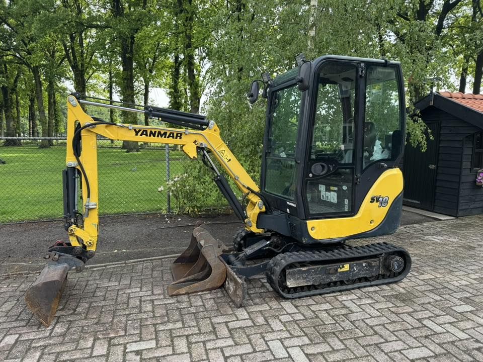 Yanmar SV18 Minigraver + 3 bakken
