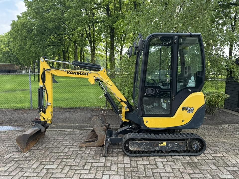 Yanmar SV18 Minigraver + 3 bakken