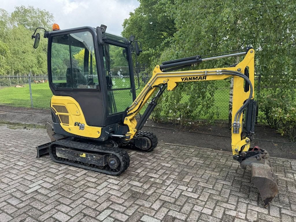 Yanmar SV18 Minigraver + 3 bakken
