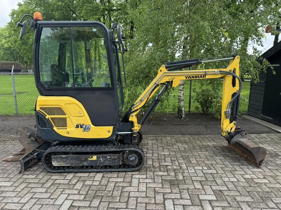 Yanmar SV18 Minigraver + 3 bakken